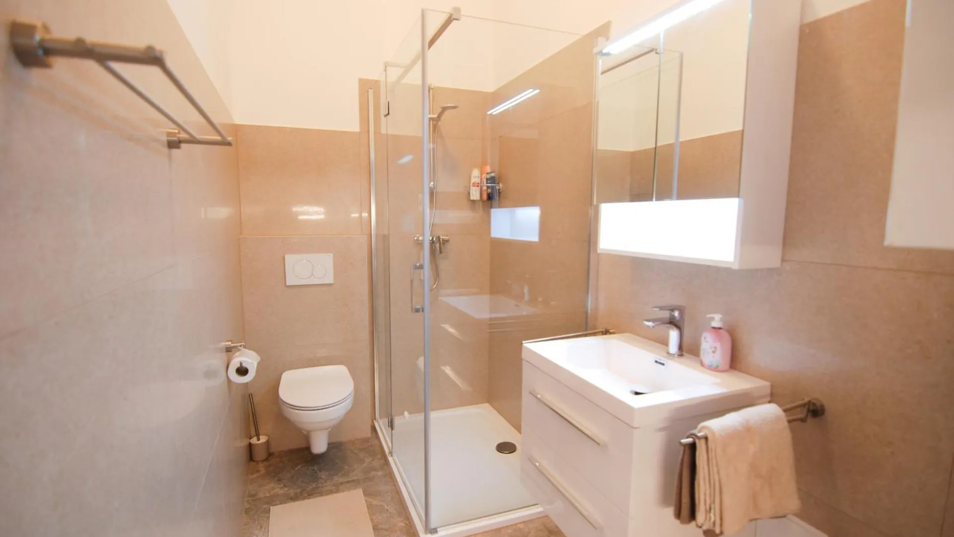 Elegante Altbauwohnung Alles Neu!! Wien 0*,  Österreich