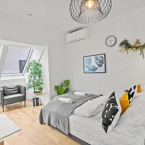 Апартаменты Near Klinik Floridsdorf - 3 Min To Supermarket And Pharmacy - On-site Parking For 19,90 Eur, Вена